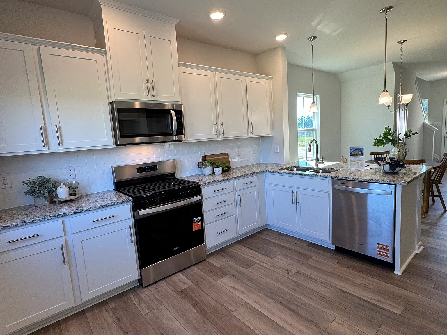 4 bed, 2100 sqft, $2,295 — Photo 2