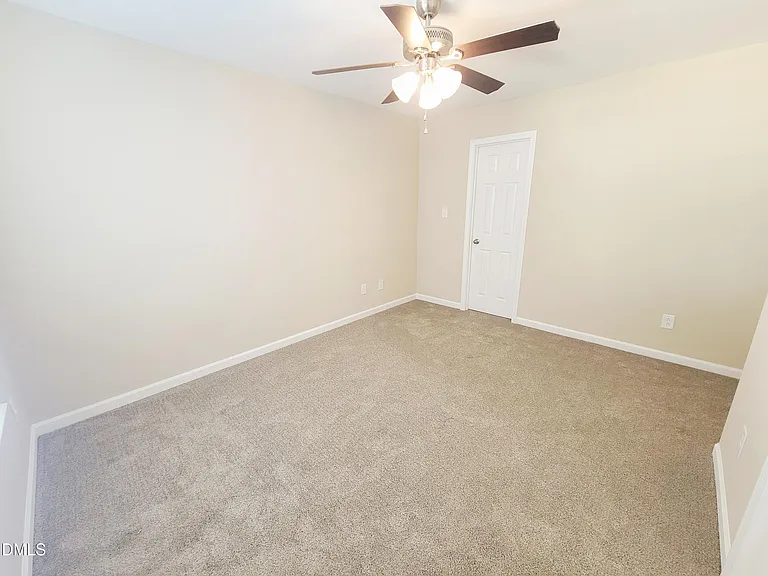 411 Whitehall Ct — Photo 28