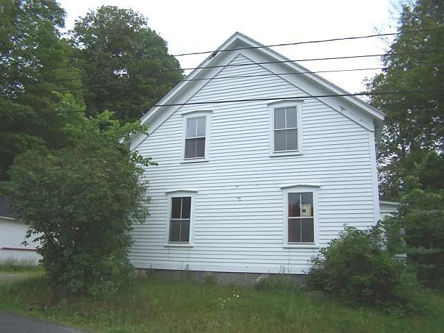 2nd image of 11 Lisle Hill Rd