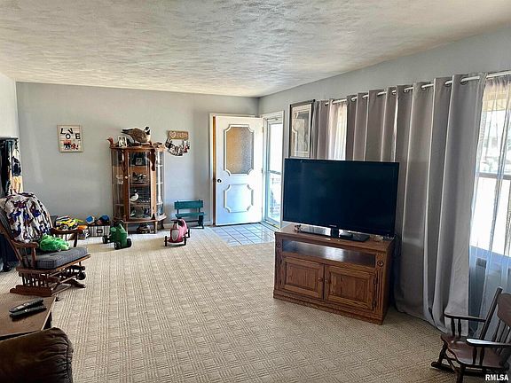 5th image of 504 Easthaven Dr