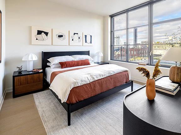 2nd image of 115 York St #19E