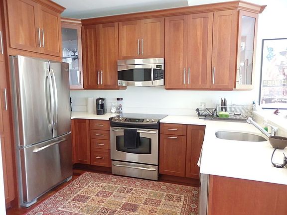 4th image of 451 W 47th St APT 4