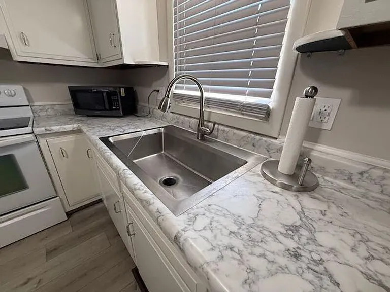 1105 E Samuel Ave — Photo 5
