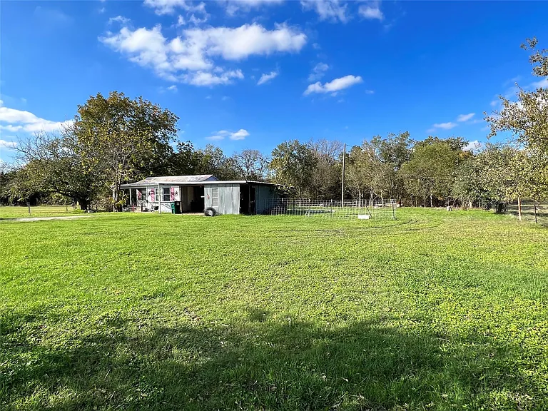 1621 FM 431 — Photo 3
