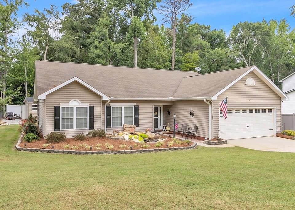 1st image of 205 Oak Ridge Dr