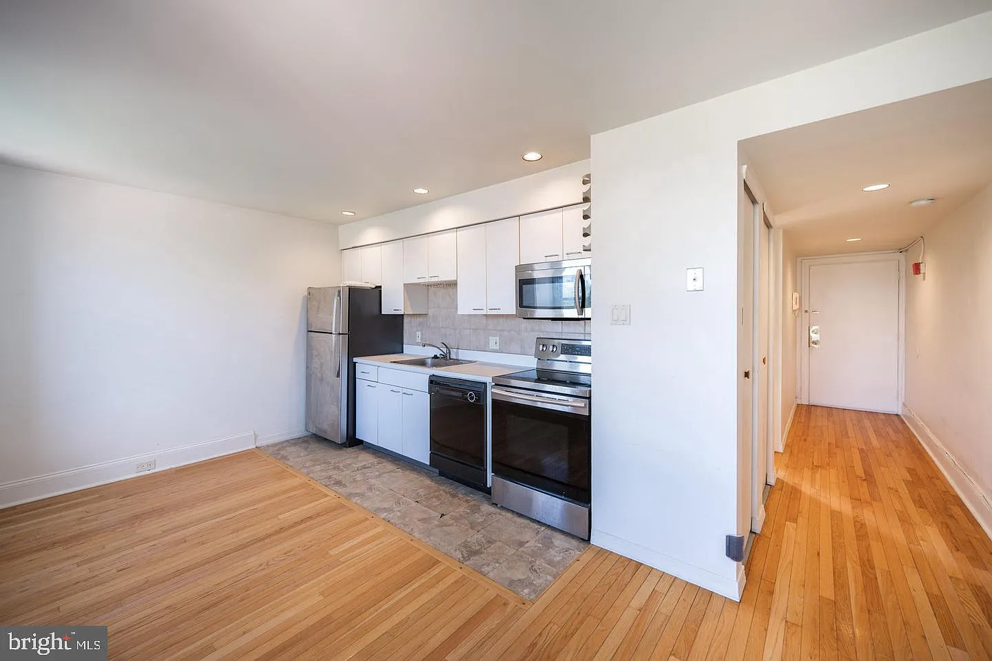 1 bed, 1.0 bath, $1,400 — Photo 1