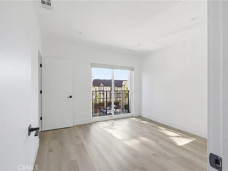 21721 Hart St — Photo 10