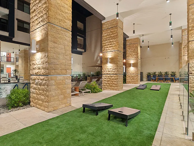 Scottsdale Grand — Photo 34