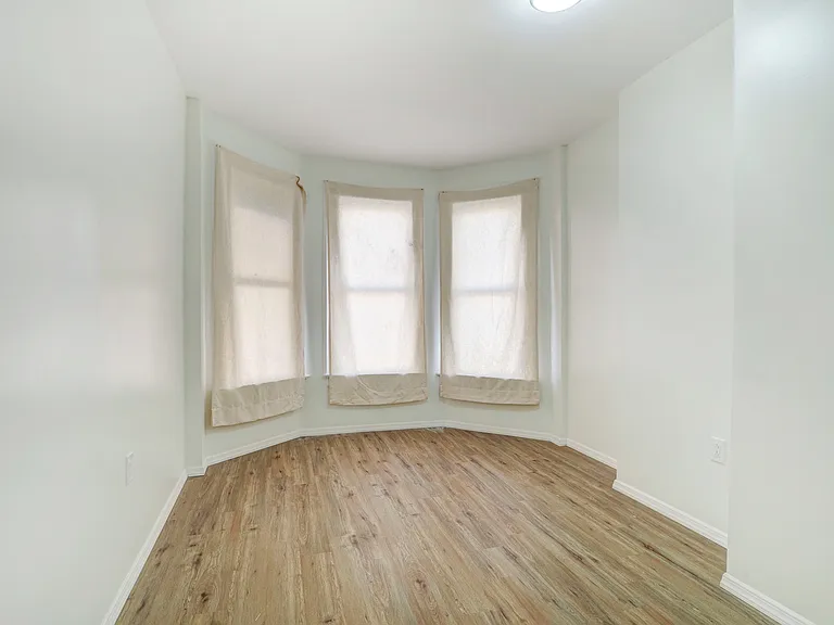 74 Winthrop St #1 — Photo 8