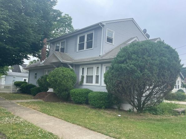 24 W Dover St, Valley Stream, NY 11580