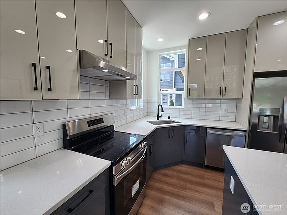 3rd image of 768 Point Brown Avenue SE #D