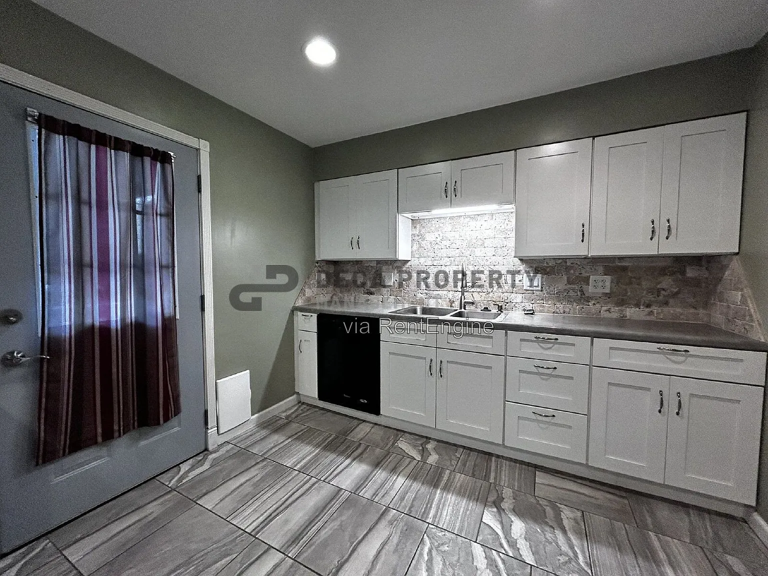 2 bed, 1.0 bath, 1336 sqft, $1,800 — Photo 4