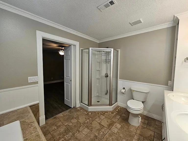 Seperate stand up shower