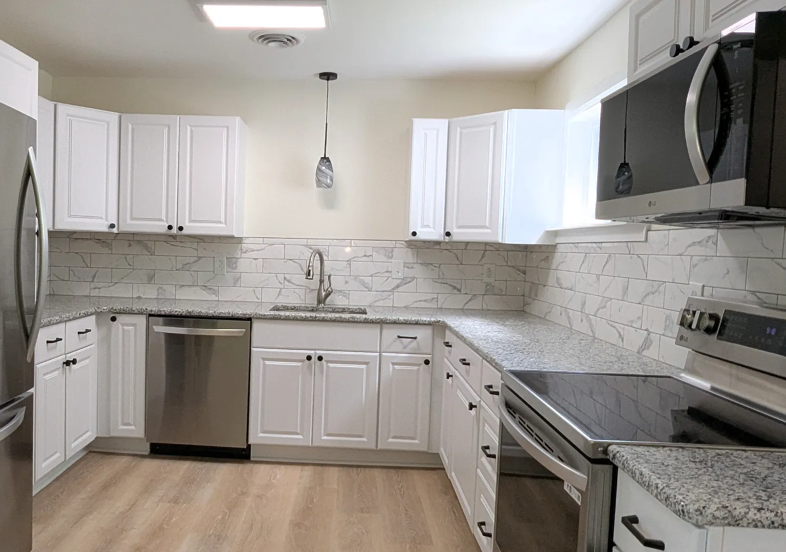 3 bed, 1100 sqft, $1,975 — Photo 3