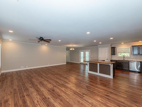 5th image of 128 Heritage Crossing Dr