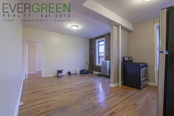 Rented by Evergreen Apartments BK | media 8