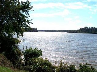 620 Riverside Dr, Columbus, MS 39702