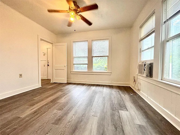 1203 Leona St — Photo 13