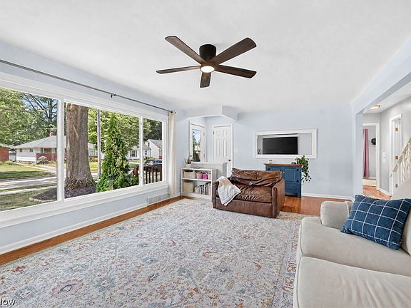 4th image of 983 Newberry Ave
