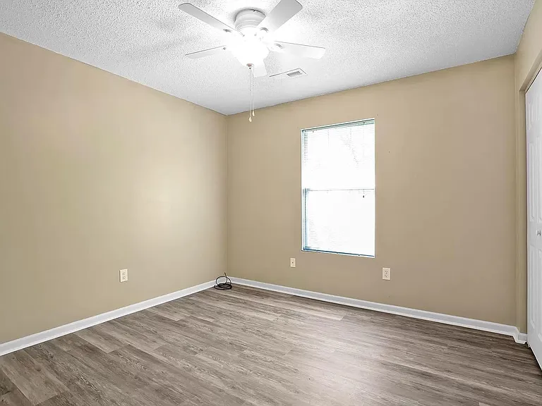 70 Hayfield Ln — Photo 11
