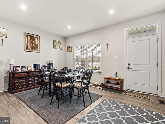 4th image of 54 Vancouver Pl