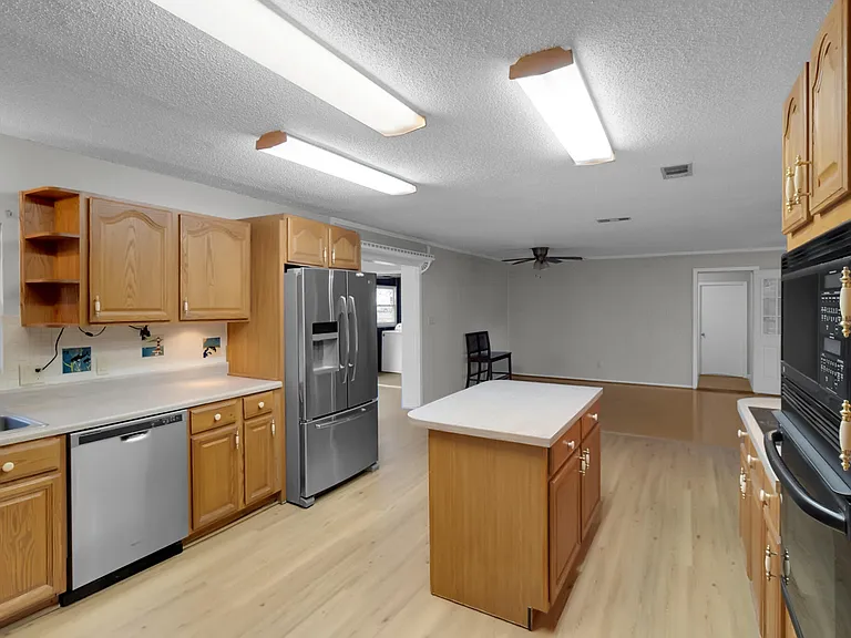 300 Wildwood St — Photo 10