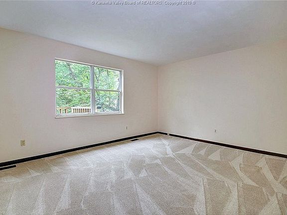 4th image of 941 Somerset Dr #A