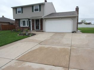 6484 Wedgewood Dr, Brookpark, OH 44142