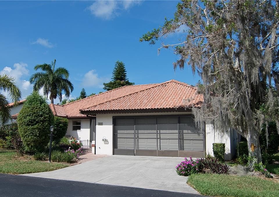 1st image of 228 Laurel Hollow Dr #15