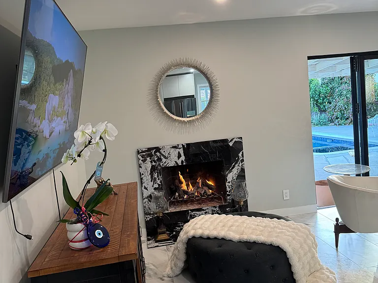 22736 Vose St — Photo 5