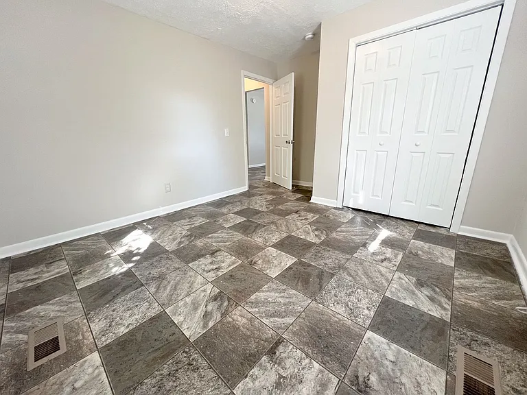 1139 Main St — Photo 13