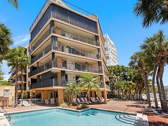 2nd image of 1700 S Bayshore Ln APT 5A
