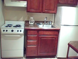3rd image of 407 Burgundy St