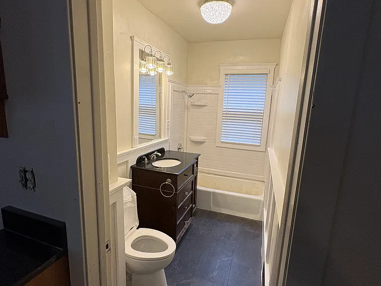 1110 E Hamilton St #201 — Photo 2