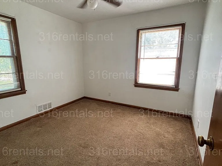 1144 Skelly St — Photo 13