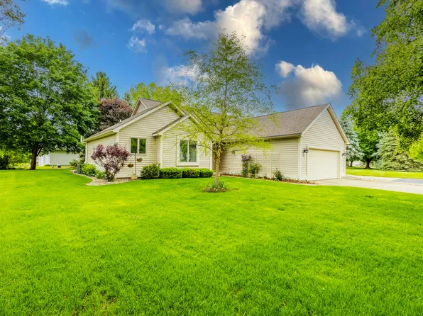 11 Oakdale Ln, Coldwater, MI 49036