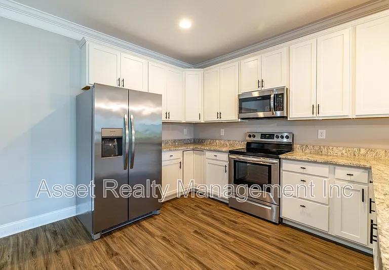 338 Broadberry Ave — Photo 8