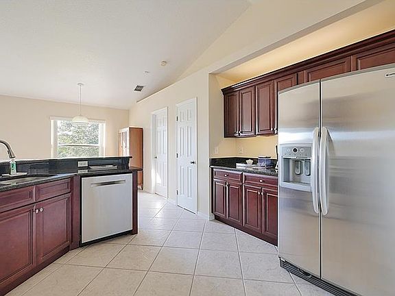 4th image of 706 Meadow Park Dr