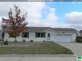1222 10th Avenue Cir NE, Sioux Center, IA 51250