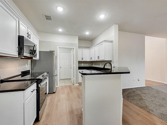 5th image of 4541 Woodsboro Ln