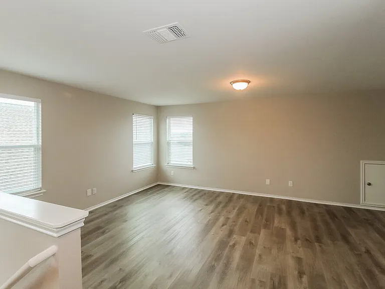 445 Sheepshank Dr — Photo 8