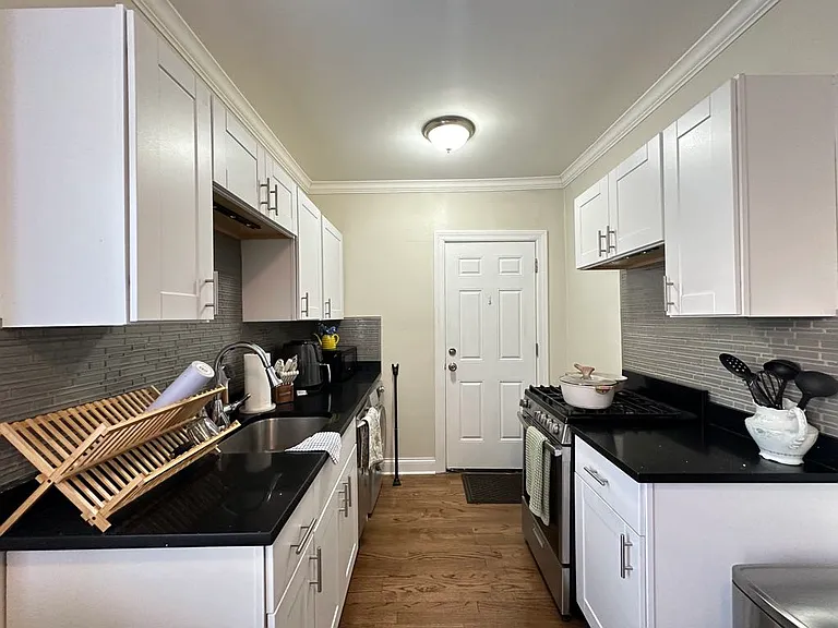 3817 N Greenview Ave #E2 — Photo 3