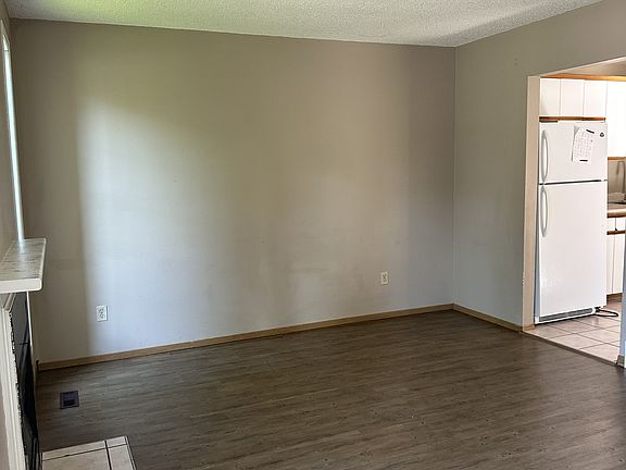 2nd image of 209 Thomson Ave