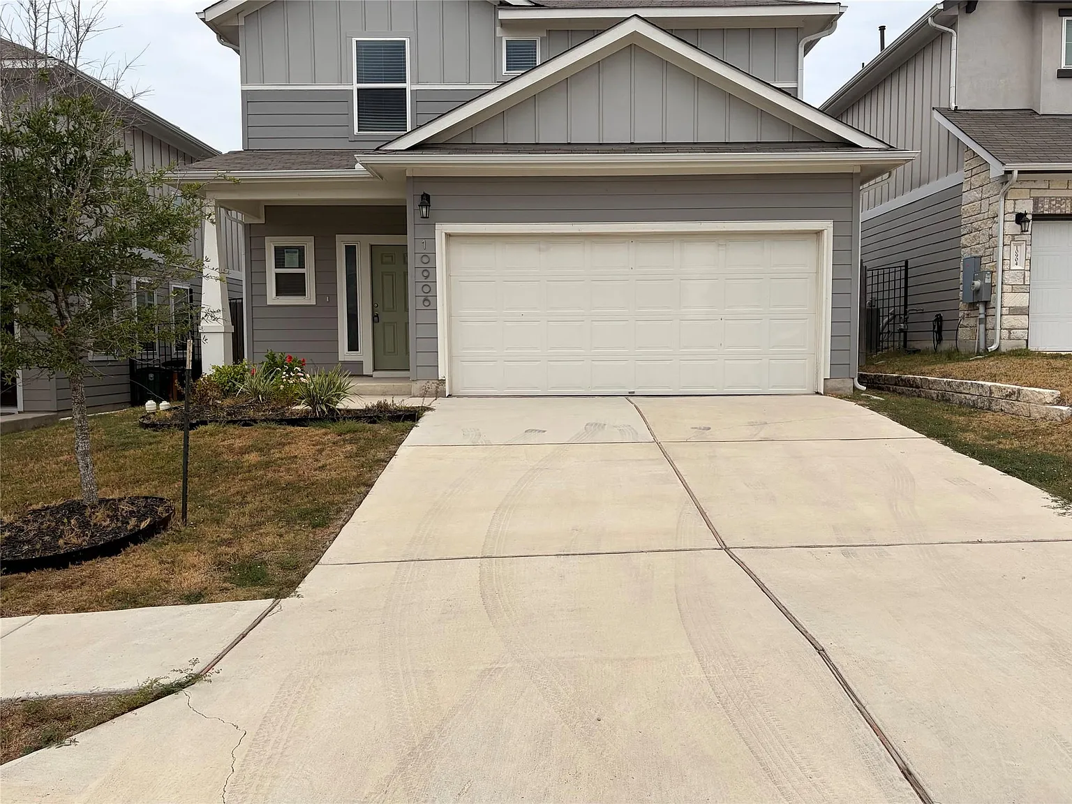 4 bed, 2.5 bath, 2080 sqft, $2,500 — Photo 1