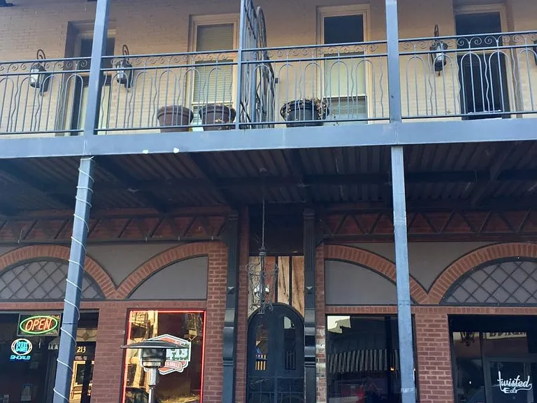215 N Montgomery Ave — Photo 1