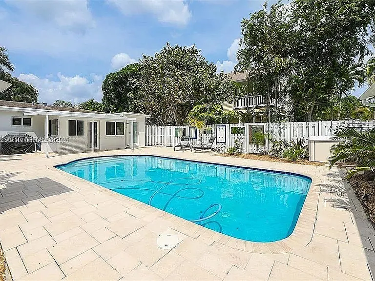 638 SW 5th Ave — Photo 10