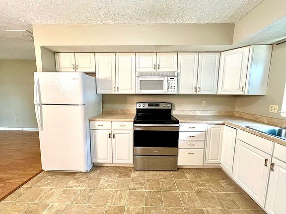 3rd image of 343 Oak Meadow Dr