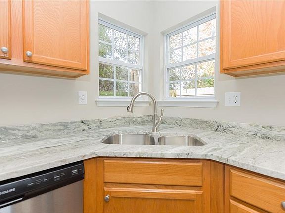 3rd image of 4000 River Breeze Cir