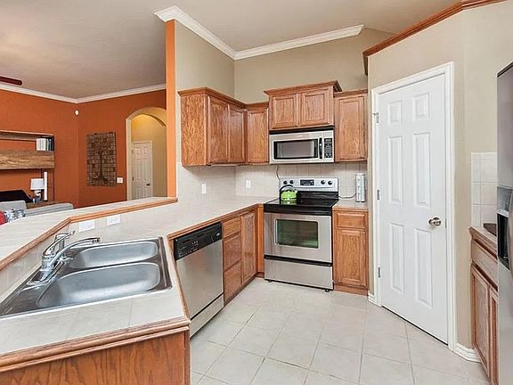 3rd image of 2351 Blue Jay Dr
