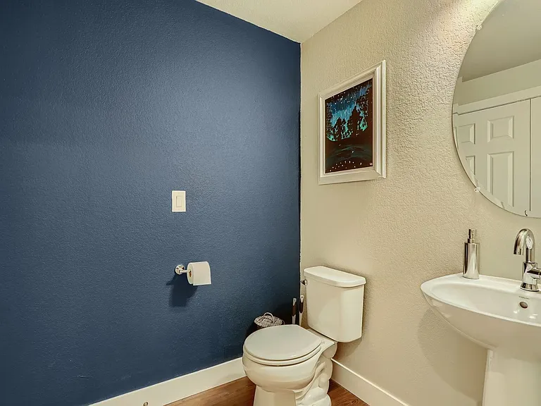 4722 N Kittredge St #2 — Photo 12